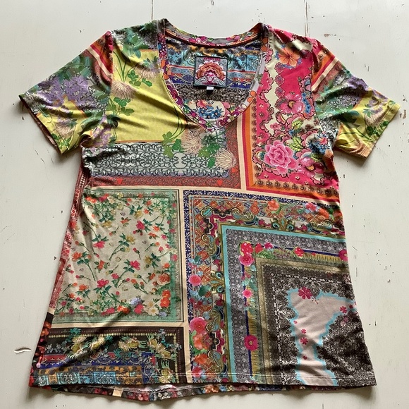 Johnny Was Calloway Favorite SS V neck Swing Tee Medium - Picture 1 of 5